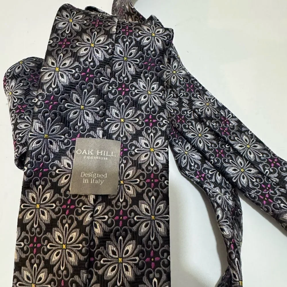 Oak Hill Premium 100% silk tie